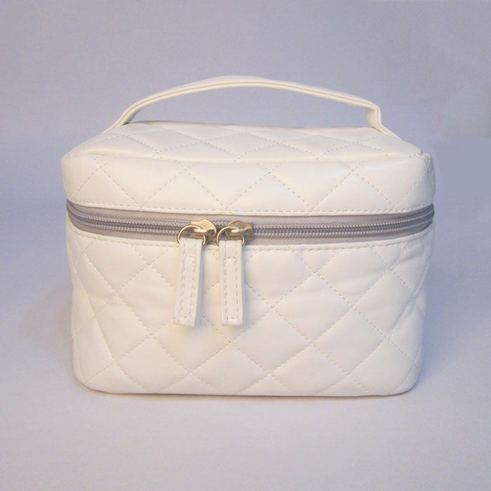 Diamond quilted cosmetic ca...
