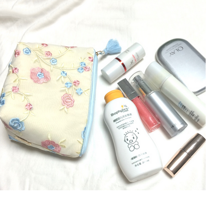 Makeup bag is necessary package for professional women